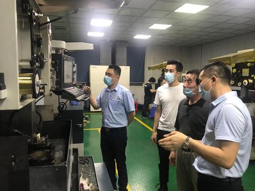 哈尔滨广东国防科技推广中心专家一行来访捷瞬机器人,达成"民参军"